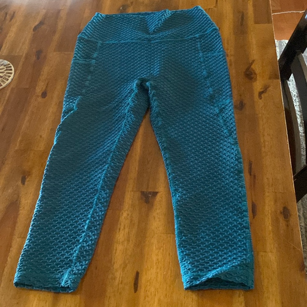 Textured leggings with side pockets